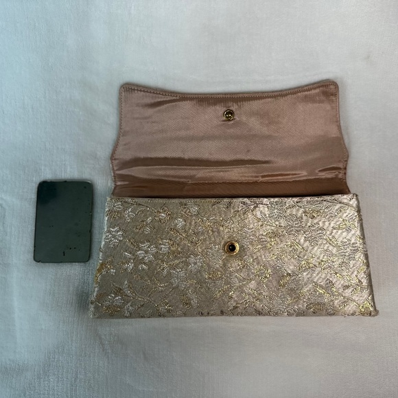 Pegi Paris Vintage Cream and Gold Floral Clutch Purse - Picture 6 of 7